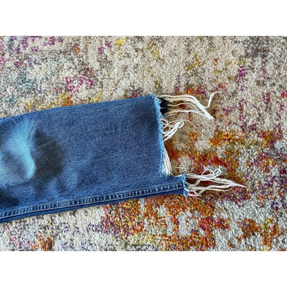 GRLFRND Linda High Rise Distressed Jeans Size 26, 27‎ in inseam - Picture 2 of 11